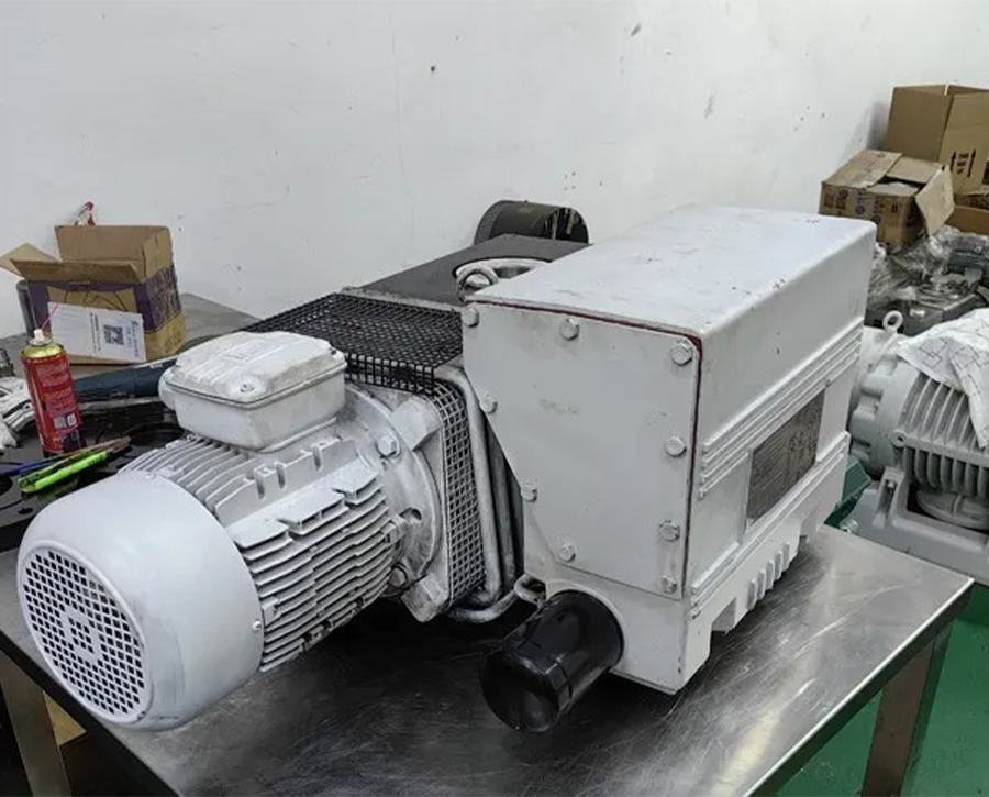 萊寶油封真空泵跑油不正常怎么辦？